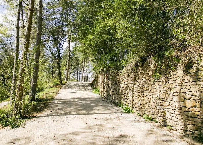 Au Pre De L'arbre * سارلا لا كانيدا