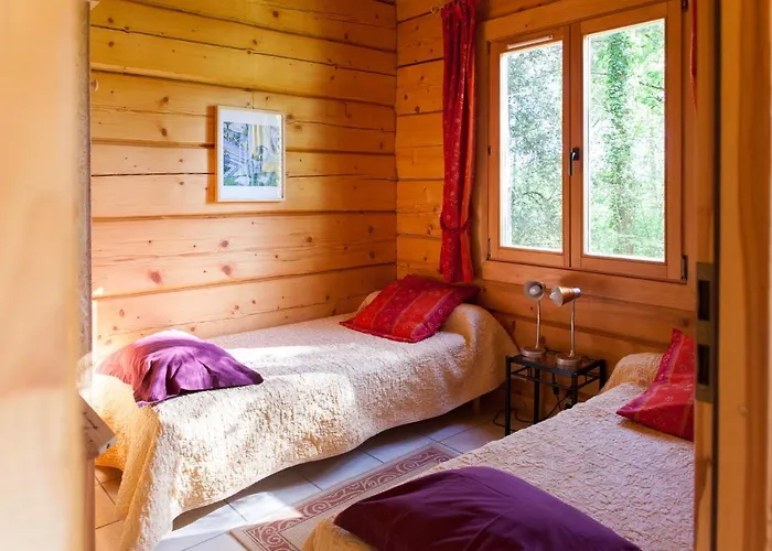 Au Pre De L'arbre سارلا لا كانيدا