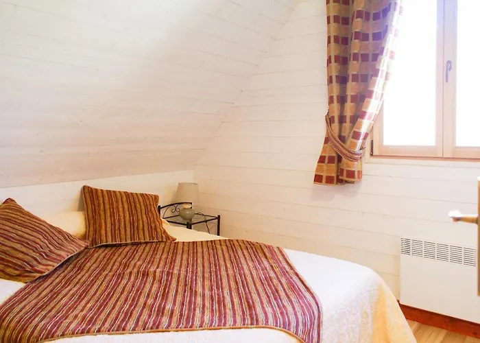 Au Pre De L'arbre سارلا لا كانيدا